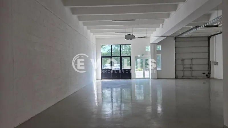 Flex in Rungis for lease Interior Photo- Image 1 of 11