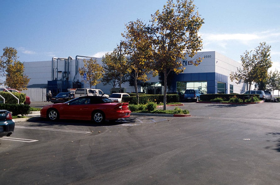 2550 Pioneer Ave, Vista, CA for lease - Building Photo - Image 2 of 3