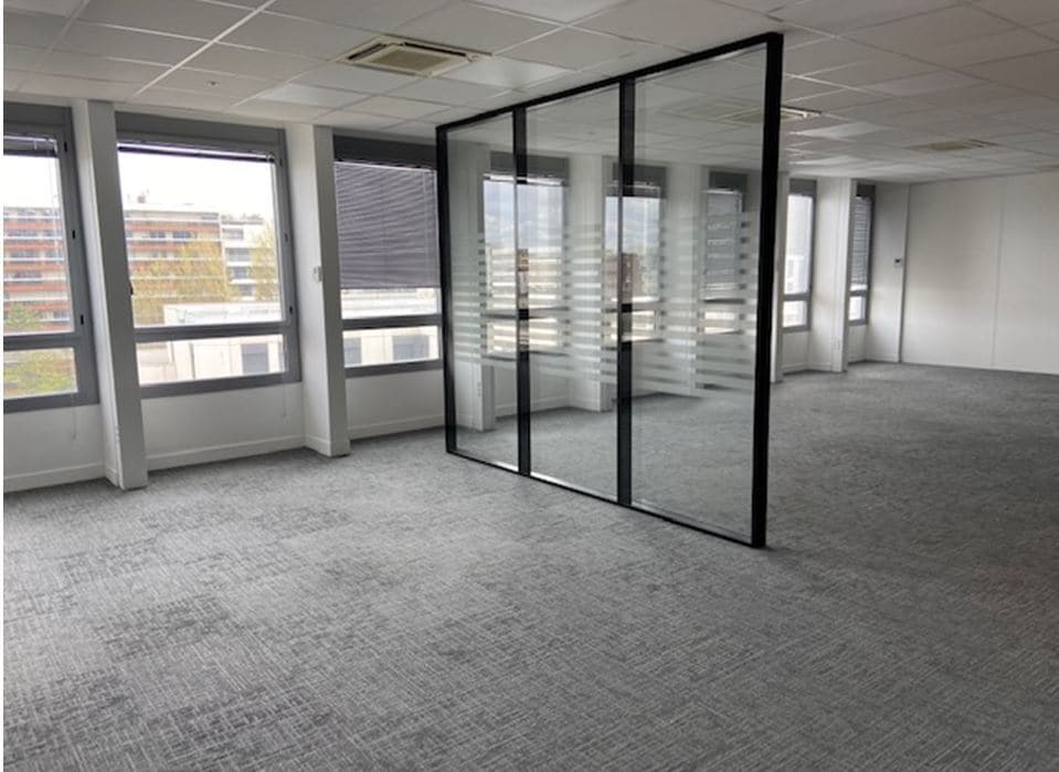 Office in Boulogne-Billancourt for lease Interior Photo- Image 1 of 7