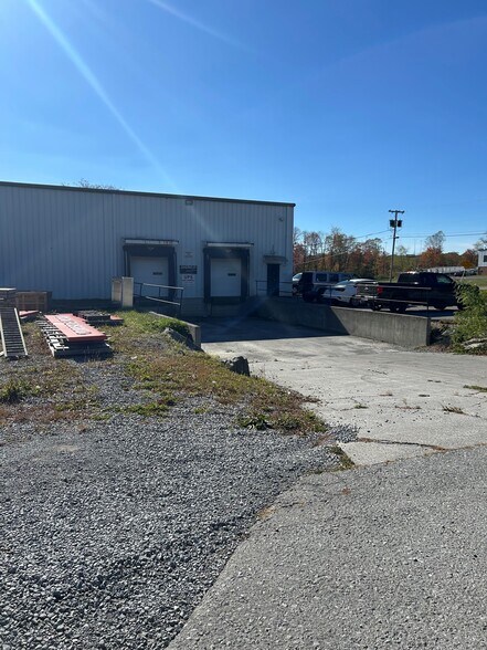 334 Industrial Park Rd, Bluefield, VA à louer - Photo du bâtiment - Image 2 de 14