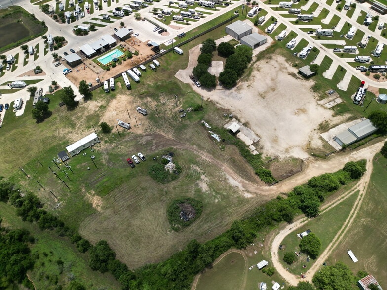 126 Grist Mill Rd, Kyle, TX for lease - Building Photo - Image 3 of 9