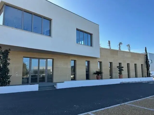Office in Lançon-Provence for lease - Primary Photo - Image 1 of 4