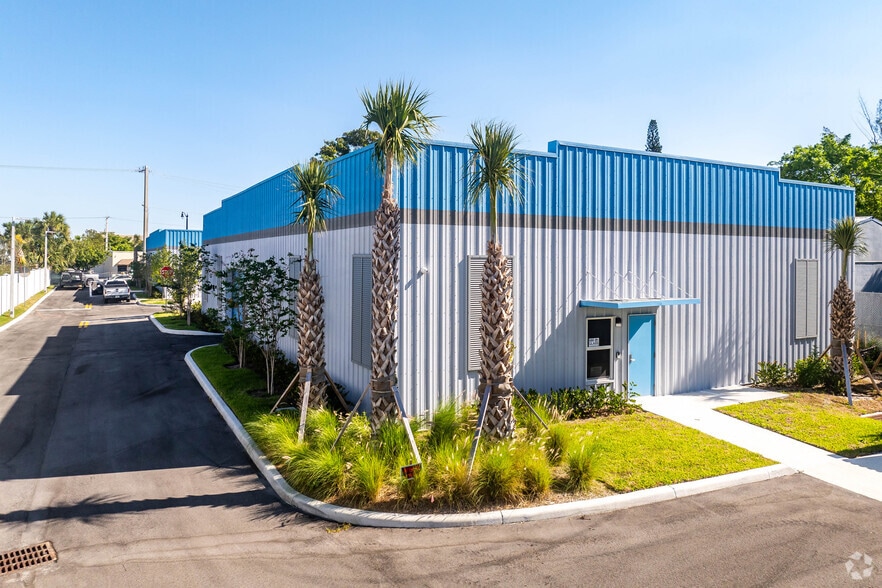 621 NE 1st Avenue portfolio of 2 properties for sale on LoopNet.ca - Building Photo - Image 3 of 23