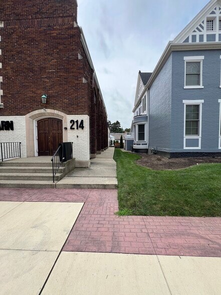 214 W Main St, Troy, OH à vendre - Photo du bâtiment - Image 2 de 20