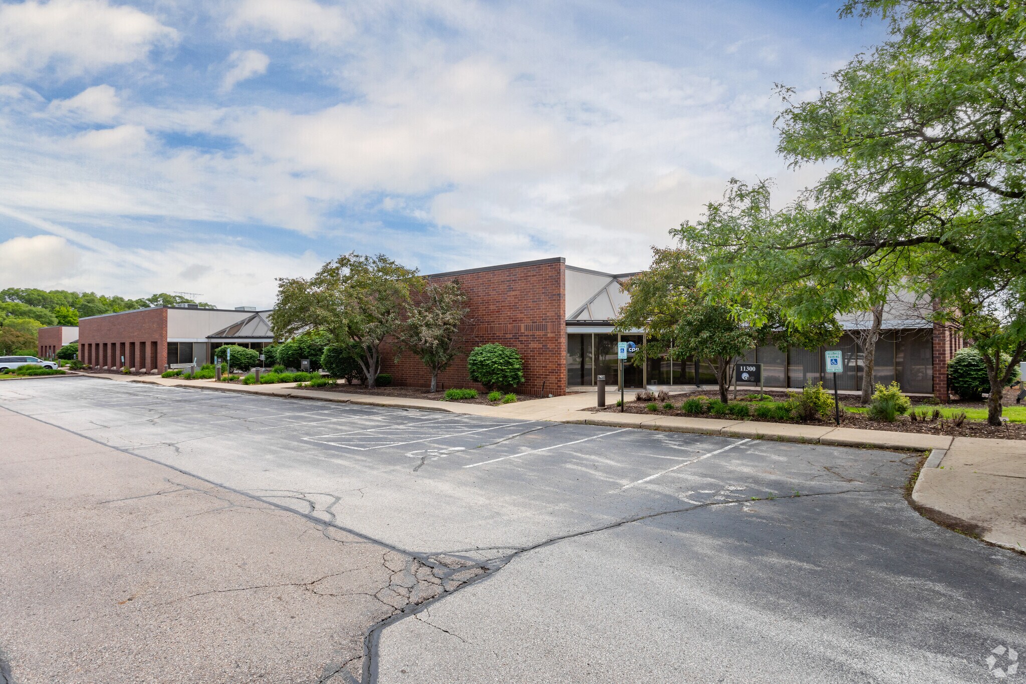 11300-11390 W Theodore Trecker Way, West Allis, WI à louer Photo principale- Image 1 de 19