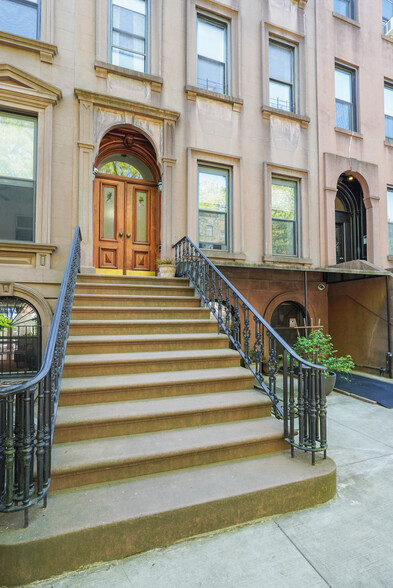 64 1st Pl, Brooklyn, NY for sale - Building Photo - Image 3 of 35