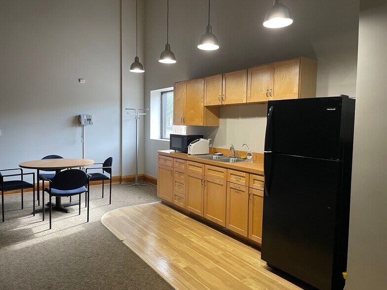 223 S Main St, Elkhart, IN à louer - Photo du bâtiment - Image 2 de 8