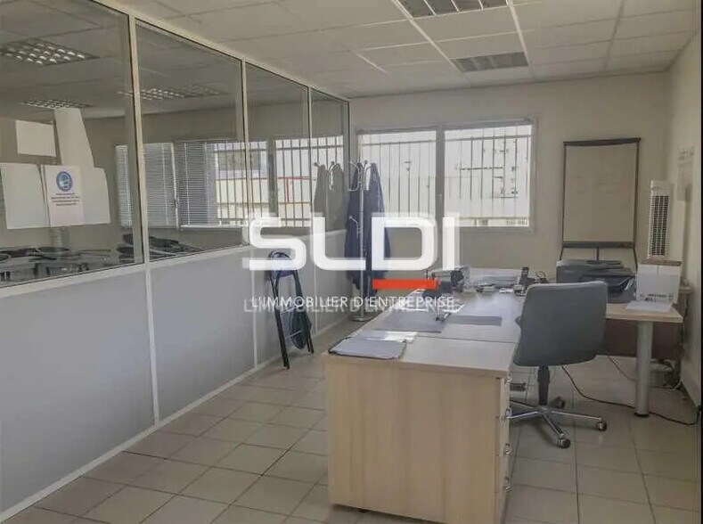 Flex in Chassieu for lease - Building Photo - Image 3 of 8