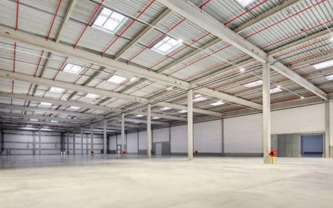 Industrial in SERVON for lease Building Photo- Image 1 of 3