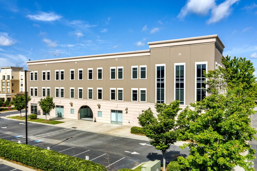 9101 Kings Parade Blvd, Charlotte, NC à louer - Photo du bâtiment - Image 2 de 11