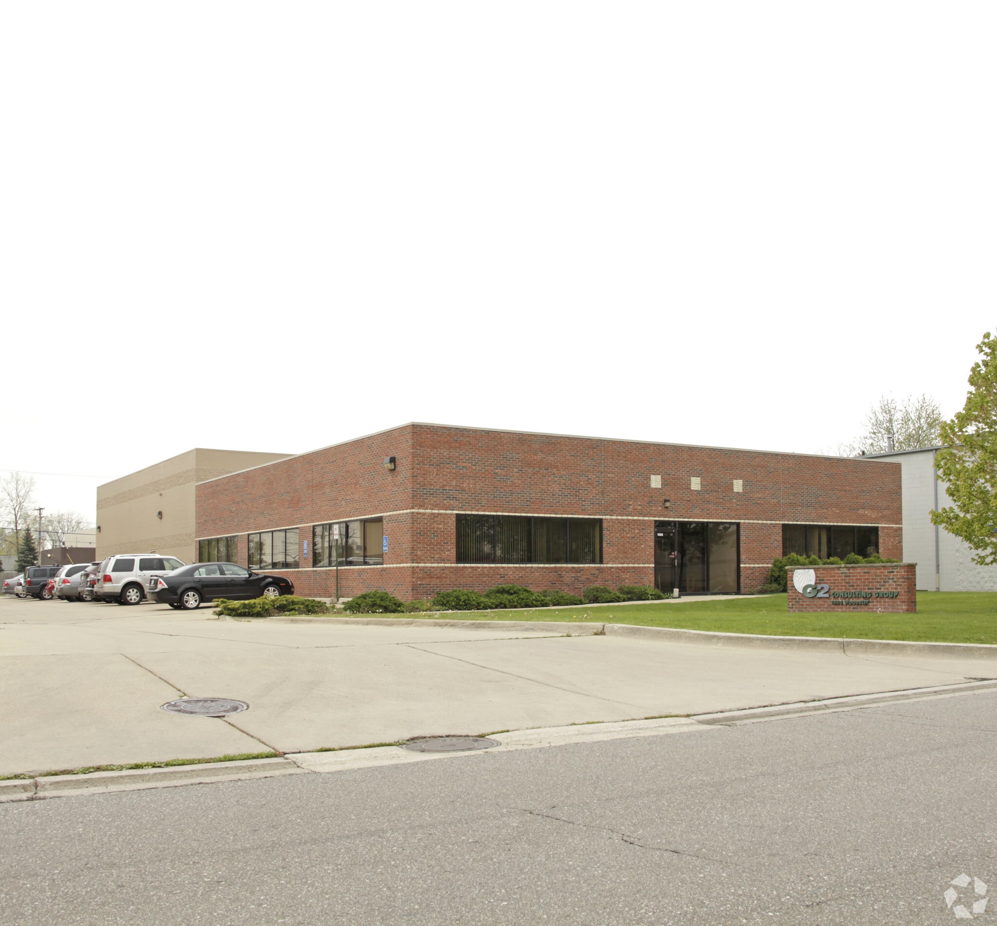 1866 Woodslee Dr, Troy, MI for lease Primary Photo- Image 1 of 5