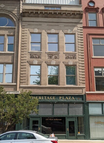 115 W Jefferson St, Bloomington, IL à louer - Photo du bâtiment - Image 2 de 10