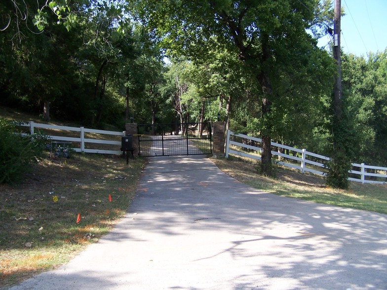 1888 Mountain Creek Pky, Dallas, TX for sale - Primary Photo - Image 1 of 1