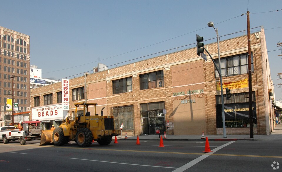 417 E 8th St, Los Angeles, CA à louer - Photo du bâtiment - Image 2 de 11
