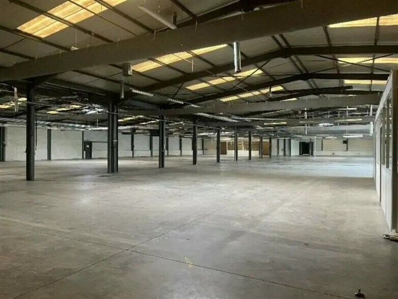 Flex in Reyrieux for lease - Building Photo - Image 2 of 2