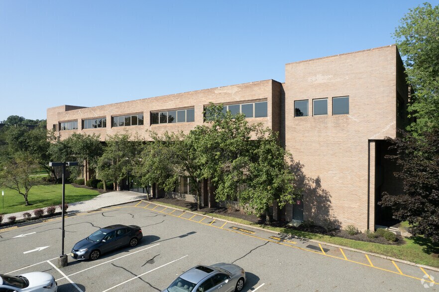 690 Kinderkamack Rd, Oradell, NJ à louer - Photo du bâtiment - Image 3 de 12