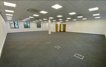 251-252 Capability Green, Luton à louer Photo intérieure- Image 2 de 2