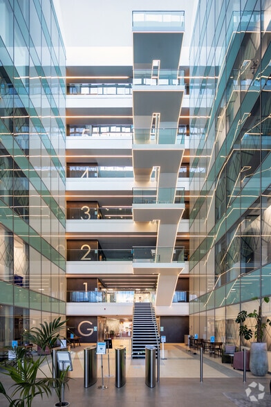 2 Park Royal, Londres à louer - Hall d’entrée - Image 3 de 18