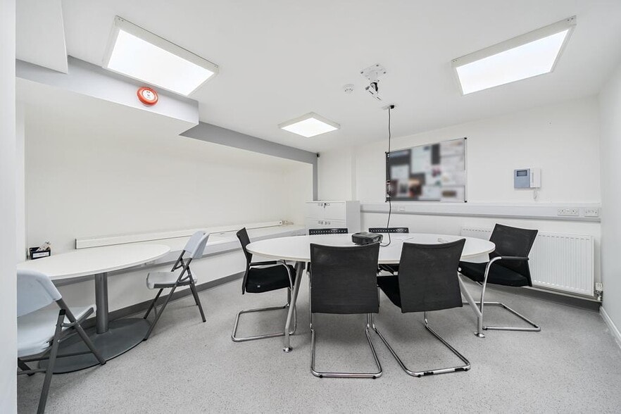 8 Tyers Gate, Londres à vendre - Photo du bâtiment - Image 2 de 6