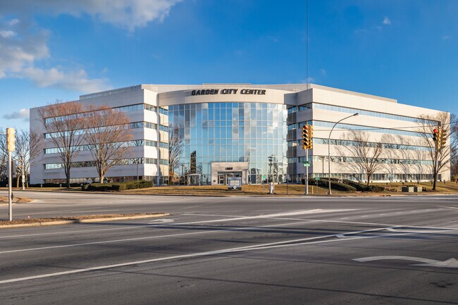 Plus de détails pour 100 Quentin Roosevelt Blvd, Garden City, NY - Bureau à louer
