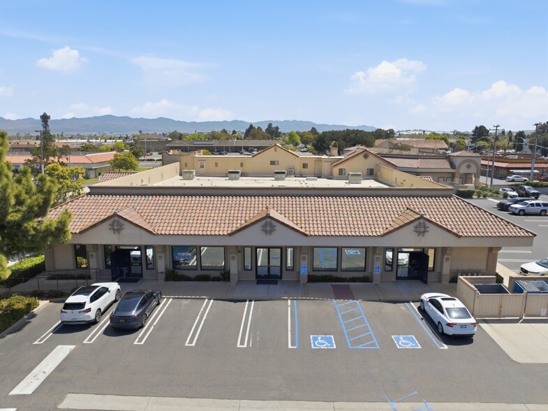 Pine Tree Plaza Shopping Center portfolio of 2 properties for sale on LoopNet.ca - Building Photo - Image 2 of 47