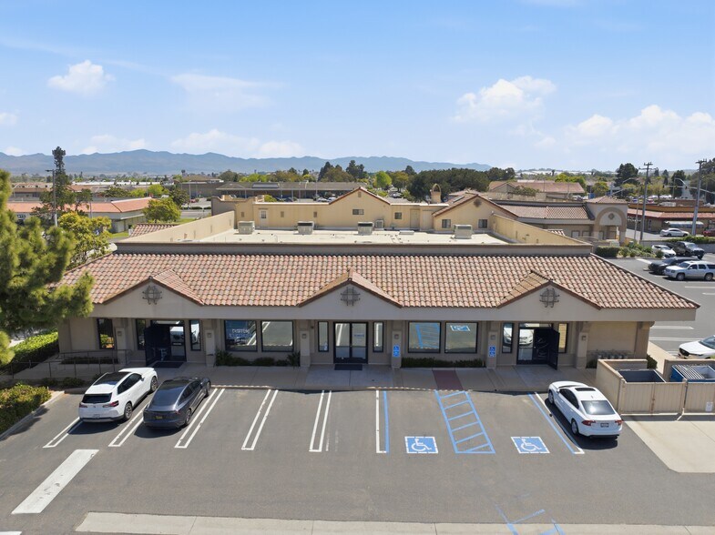 Pine Tree Plaza Shopping Center portefeuille de 2 propriétés à vendre sur LoopNet.ca - Photo du bâtiment - Image 2 de 47
