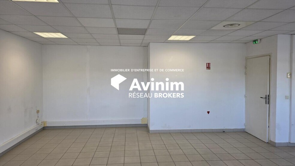 Office in Lunel for lease - Interior Photo - Image 3 of 5