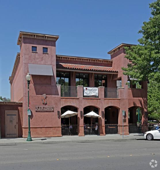 11-21 Town Square Pl, Vacaville, CA à vendre - Photo principale - Image 1 de 1