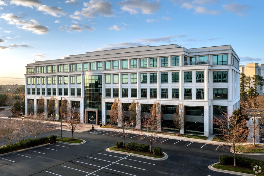 8041 Arco Corporate Dr, Raleigh, NC for lease - Building Photo - Image 1 of 18