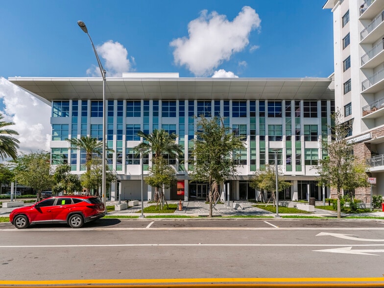 2335 E Atlantic Blvd, Pompano Beach, FL à louer - Photo du bâtiment - Image 3 de 12