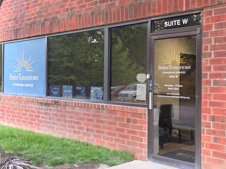 2009 Fox Dr, Champaign, IL for lease - Building Photo - Image 2 of 28
