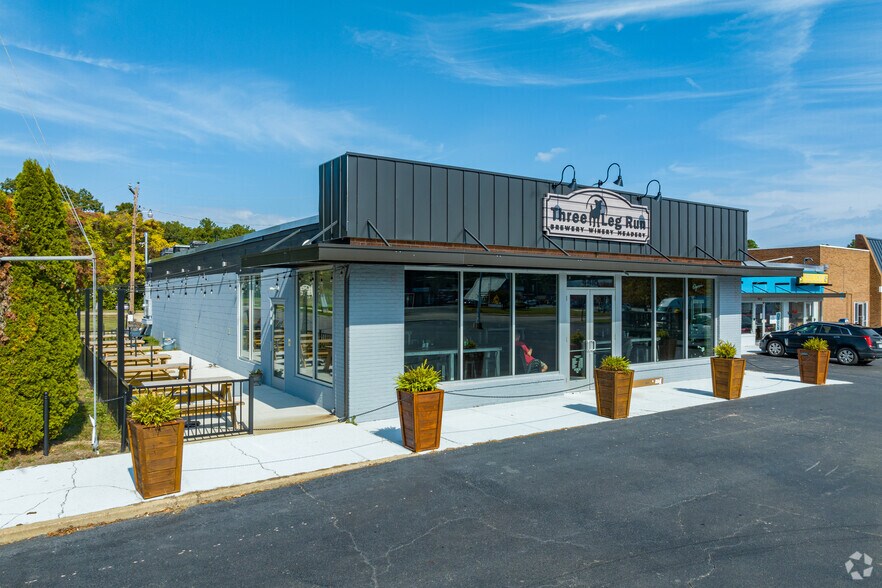 4408-4418 W Hundred Rd, Chester, VA à louer - Photo du bâtiment - Image 2 de 7