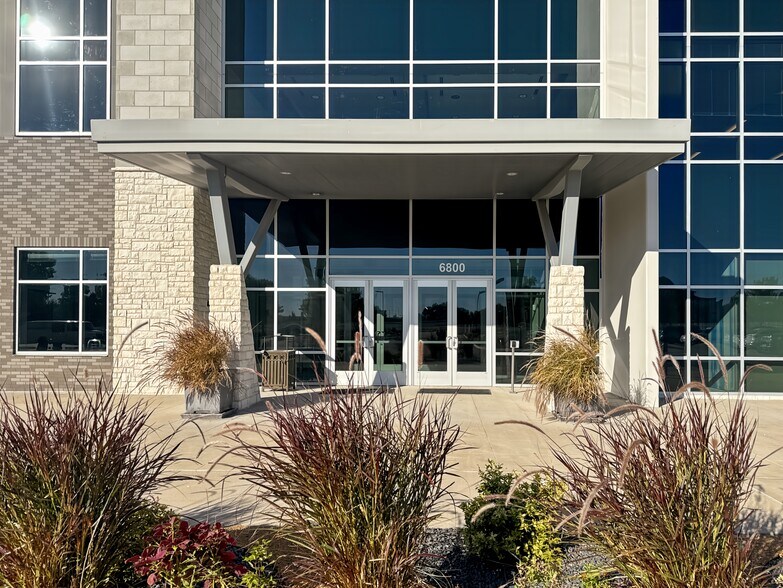 6800 Weiskopf Ave, McKinney, TX à louer - Photo du bâtiment - Image 2 de 28