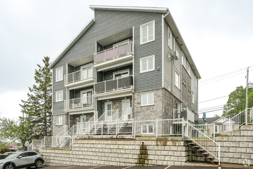 2105D Av Lapierre, Québec, QC à vendre - Photo du bâtiment - Image 2 de 3