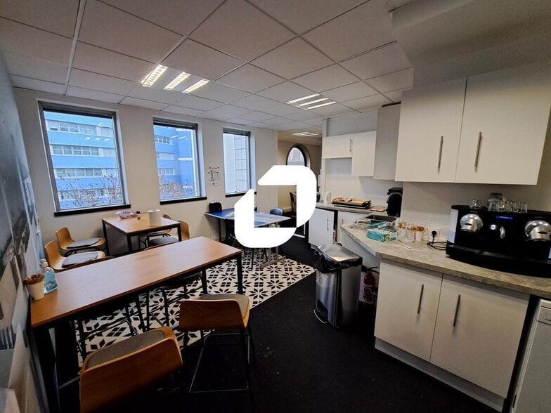 Office in Montreuil for lease - Interior Photo - Image 2 of 8