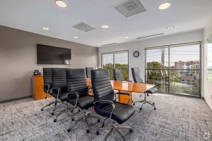 6135 Park South Dr, Charlotte, NC à louer - Photo intérieure - Image 2 de 23