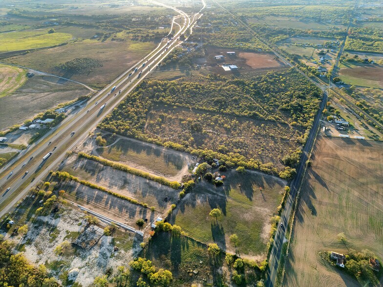 17963 Interstate 35 Access Rd, Lytle, TX à vendre - Aérien - Image 3 de 9