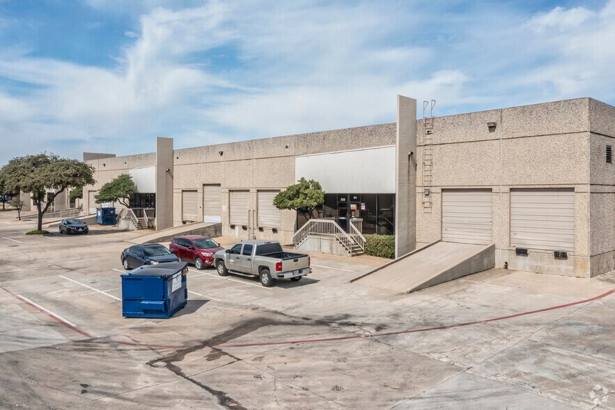 10580 Newkirk St, Dallas, TX à louer - Photo du bâtiment - Image 2 de 7