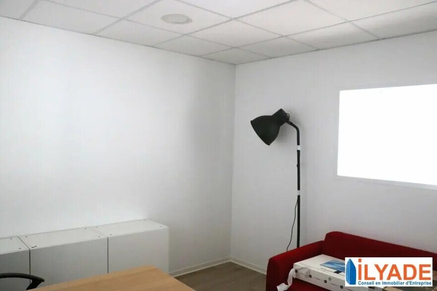 Flex in Rousset for lease - Building Photo - Image 3 of 7