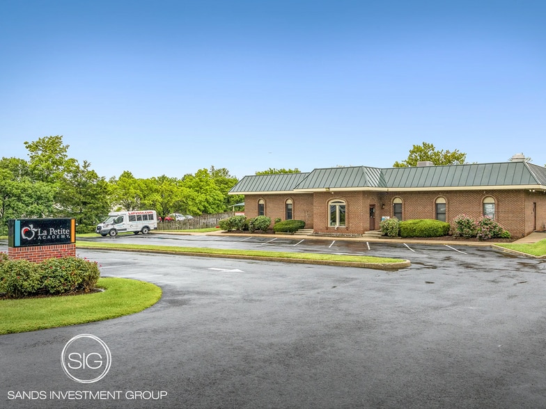 6 Cardinal Park Dr SE, Leesburg, VA for sale - Building Photo - Image 1 of 5