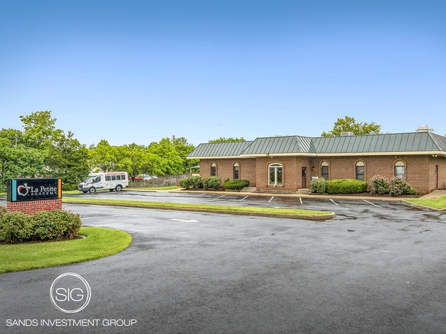 More details for 6 Cardinal Park Dr SE, Leesburg, VA - Retail for Sale