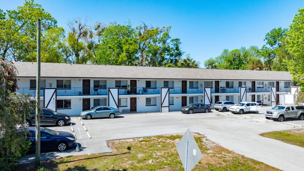 1216 Kennedy Rd, Daytona Beach, FL à vendre - Photo du bâtiment - Image 3 de 5