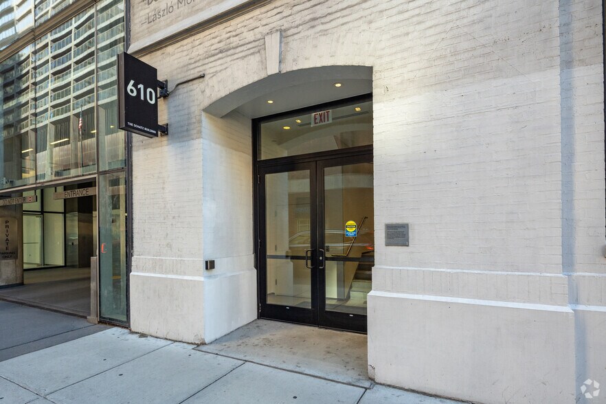 610 N Fairbanks Ct, Chicago, IL à louer - Photo du bâtiment - Image 3 de 16