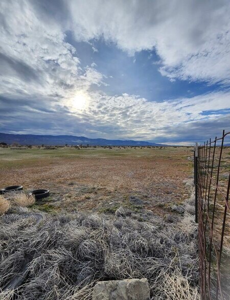 10252 Santa Fe Fire rd, Lucerne Valley, CA à vendre - Photo du bâtiment - Image 3 de 9