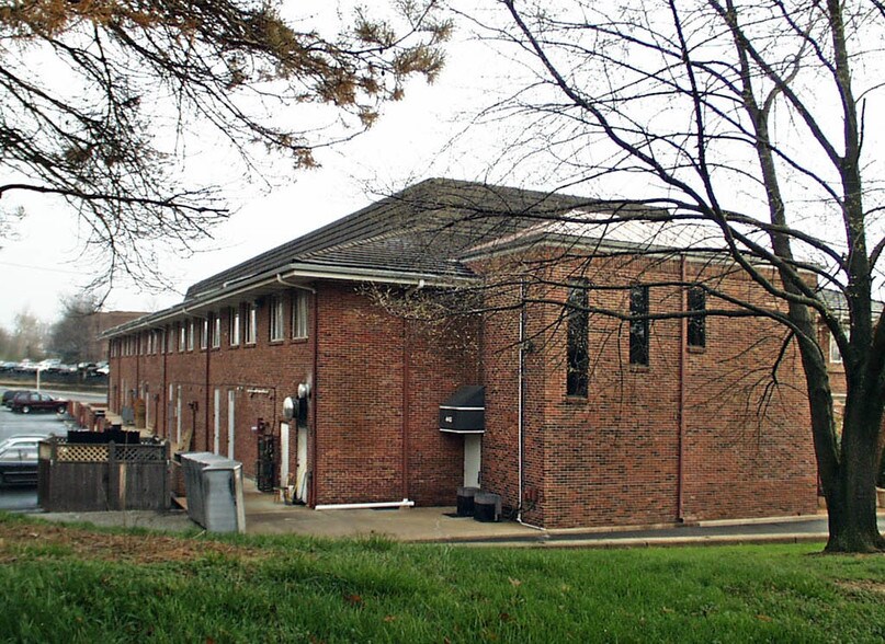 443-465 N New Ballas Rd, Creve Coeur, MO for lease - Building Photo - Image 2 of 5