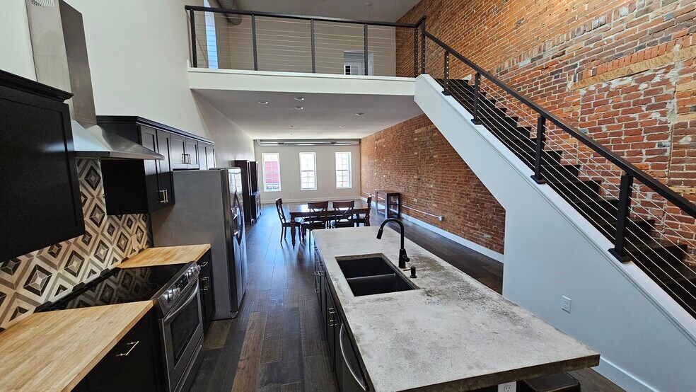 22 S Main St, Miamisburg, OH à vendre - Photo du bâtiment - Image 3 de 24