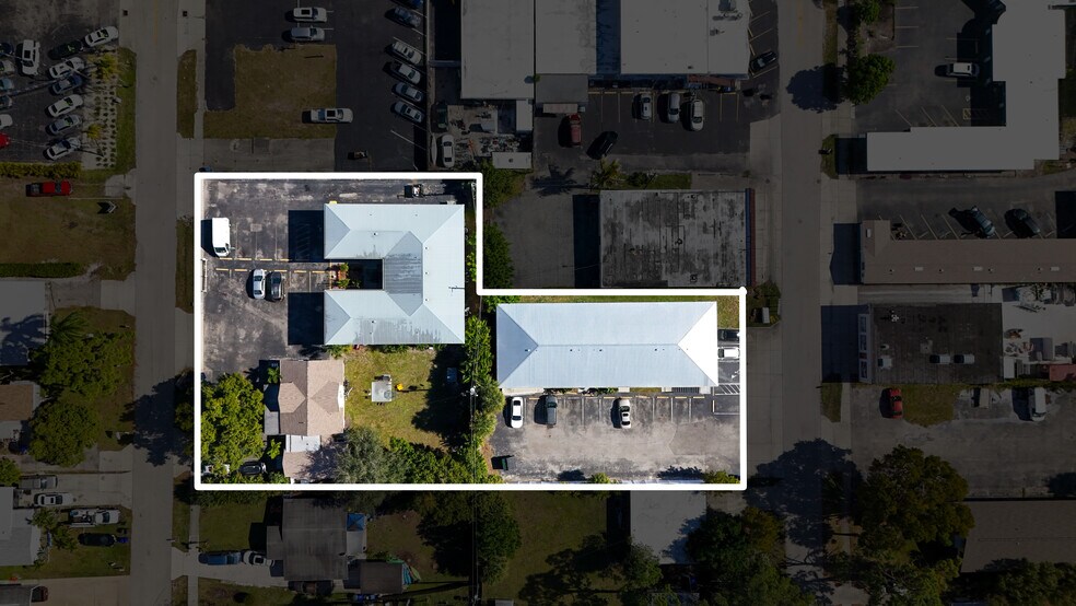 1947 Ricardo Ave, Fort Myers, FL à vendre - Photo du bâtiment - Image 3 de 54