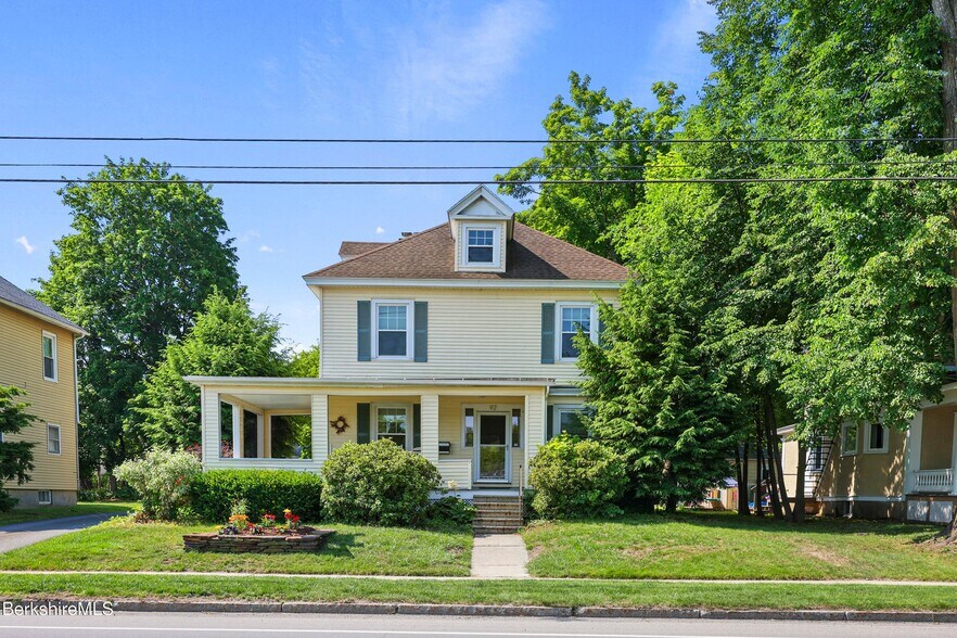 92 Elm St, Pittsfield, MA à vendre - Photo du bâtiment - Image 3 de 27
