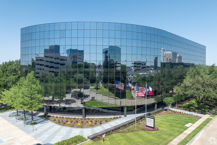 12012 Wickchester Ln, Houston, TX à louer - Photo du bâtiment - Image 1 de 10