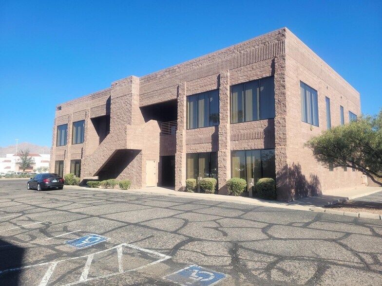 1 W Wetmore Rd, Tucson, AZ à louer - Photo du bâtiment - Image 2 de 8